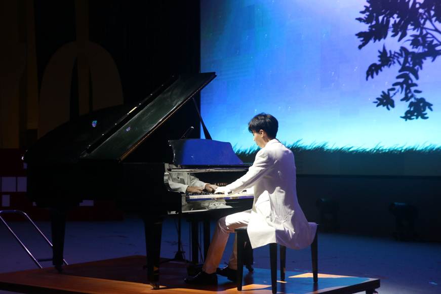 说明: D:\2019年新闻\6月27日 艺术节闭幕式\微信图片_201906281723421.jpg