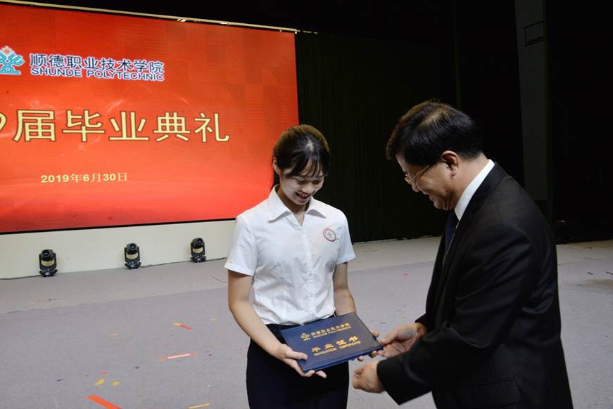 说明: F:\Users\Administrator\Desktop\2019毕业典礼\毕业典礼精选\DSC_8332.JPG