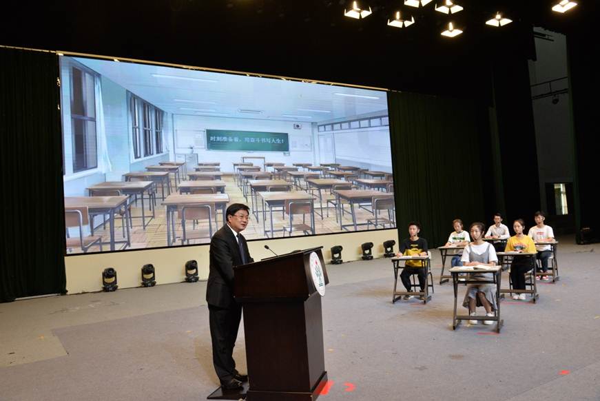 说明: F:\Users\Administrator\Desktop\2019毕业典礼\毕业典礼精选\DSC_8460.JPG