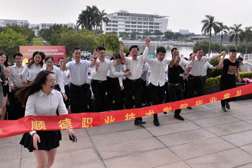 说明: F:\Users\Administrator\Desktop\2019毕业典礼\毕业典礼精选\DSC_8207.JPG