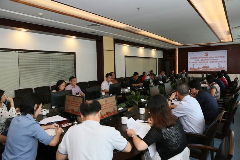 说明: D:\2019年新闻\太阳官网党委召开2018-2019学年度党总支（直属党支部）书记述职考核暨先进党总支（直属党支部）评选汇报会议\03.JPG