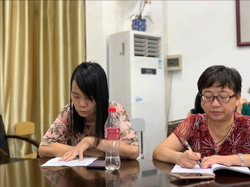 说明: D:\2019年新闻\2019.7.10+唤醒入党初心，激励担当作为——外语外贸学院召开党支部书记述职会议暨党员政治生日会\支部书记述职.jpg