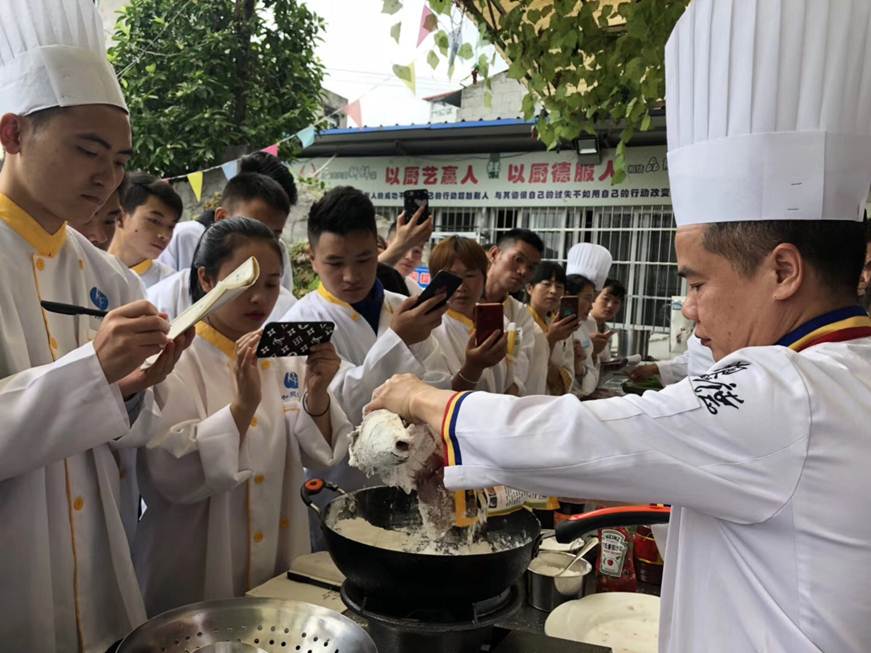 说明: D:\2019年新闻\7月23日 凉山有梦，同筑共创——酒管学院赴凉山开展三下乡活动\微信图片_20190830155622.jpg