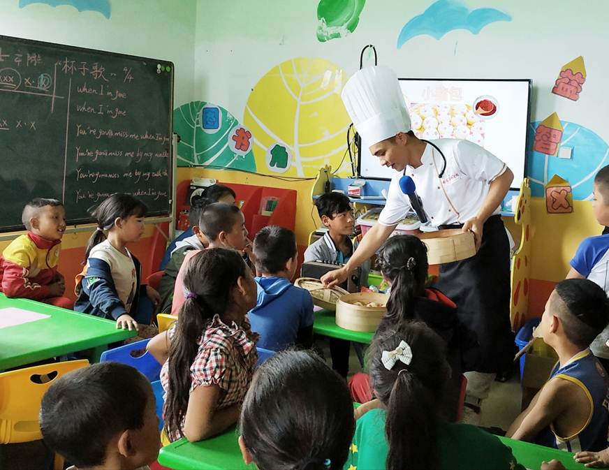 说明: D:\2019年新闻\7月23日 凉山有梦，同筑共创——酒管学院赴凉山开展三下乡活动\微信图片_201908301556225.jpg