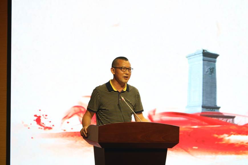 说明: D:\2019年新闻\医药卫生学院顺利举办2019级新生专业教育暨开学典礼\书记致辞.JPG