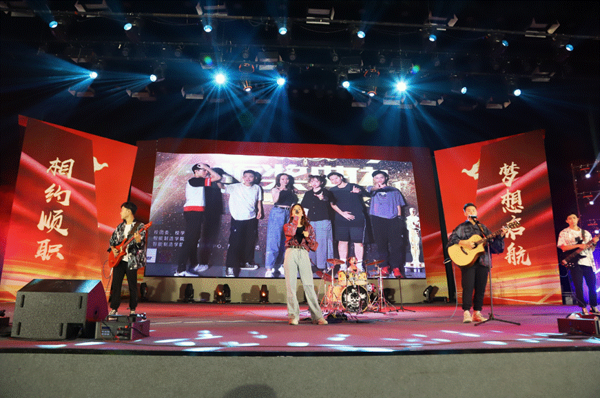 说明: D:\2019年新闻\迎新晚会\节目图片\微信截图_20190925232935.png