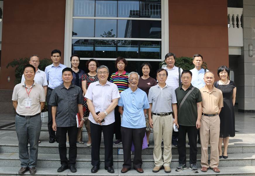 说明: D:\2019年新闻\191015 工会 太阳官网关工委成员赴深圳职业技术学院学习交流\5、合影留念.jpg
