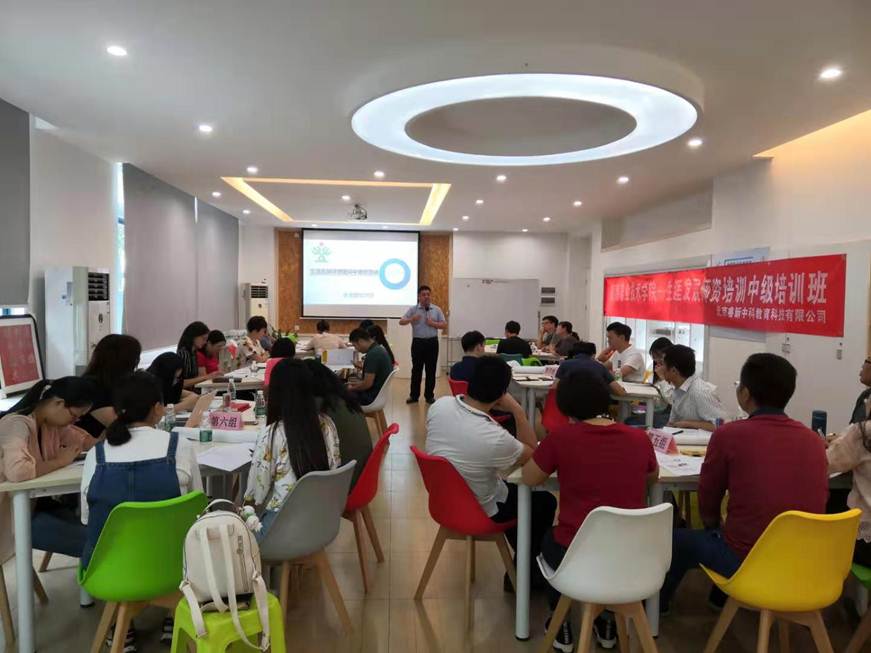 说明: D:\2019年新闻\就业指导中心培训班宣传稿\学员培训学习现场.jpg