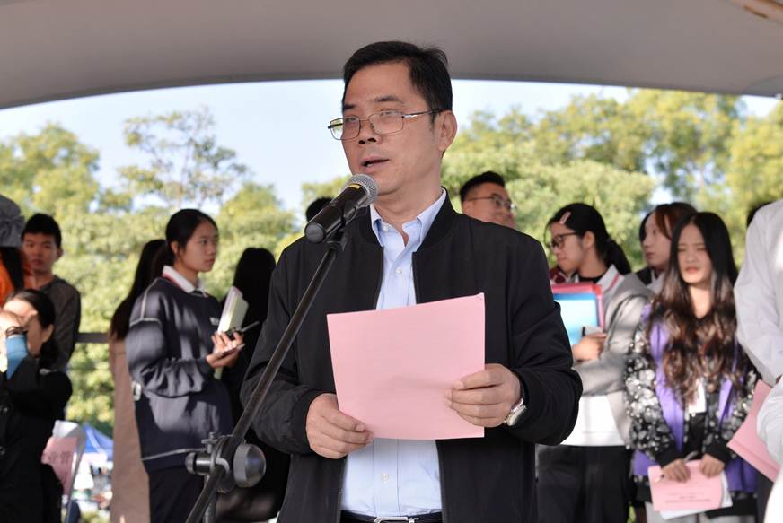 说明: D:\2019年新闻\11月20日 校运会\选\DSC_1604（校党委副书记、副校长刘毓致辞）.JPG