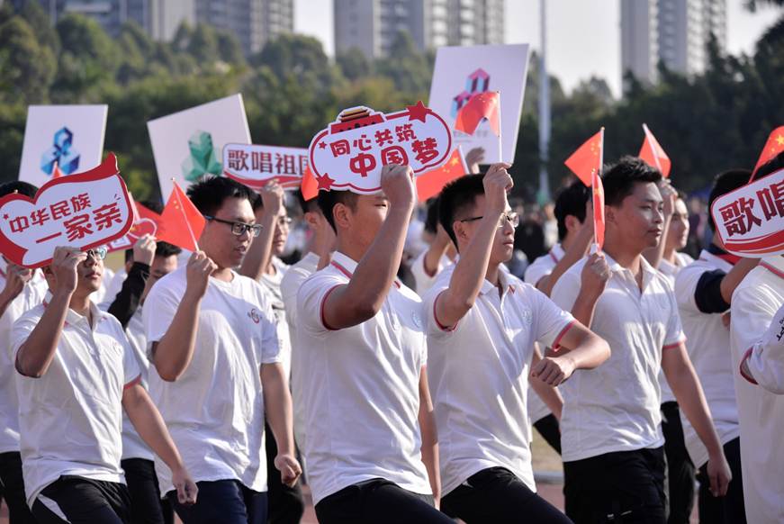 说明: D:\2019年新闻\11月20日 校运会\选\学生入场\DSC_1460.JPG