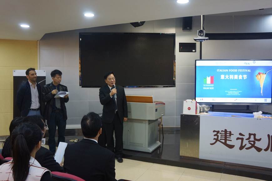说明: D:\2019年新闻\20191125意大利驻广州总领事馆\照片\夏伟校长致辞.JPG