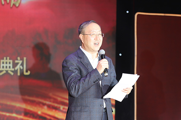 ab056ab413e94bf4b01d414a49ee3617.jpg 20201216_企业奖学金颁奖典礼_孟禹豪摄 (6).jpg